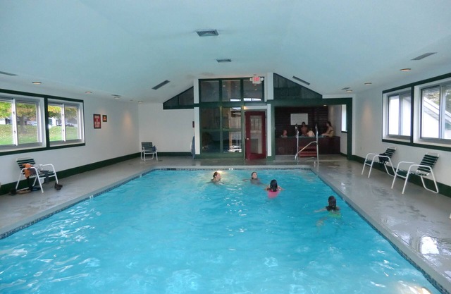 2BR / 2BA Preisgekrönte Wohnung mit Pools & Spa