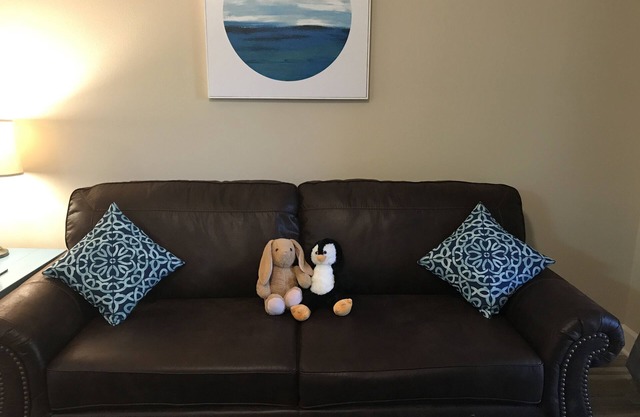 2BR / 2BA Condo in ruhiger, entspannter Lage. Erstklassige Lage zum Einkaufen und Spaß.