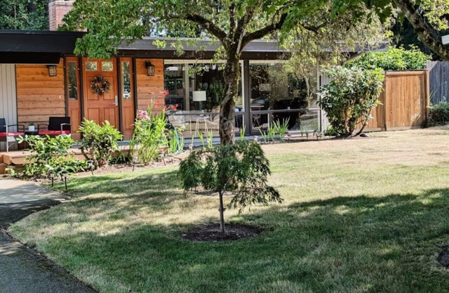 2BR 2BA Kirkland Bridle Trails