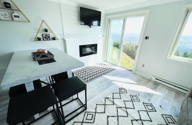 2BR/2BA Luxury Ski in/out condo at Snowshoe Mountain Lodge!