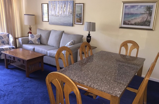 2BR / 2 Bath Condo, Resort, zu Fuß zum Strand, Shopping, Unterhaltung, Free WiFi