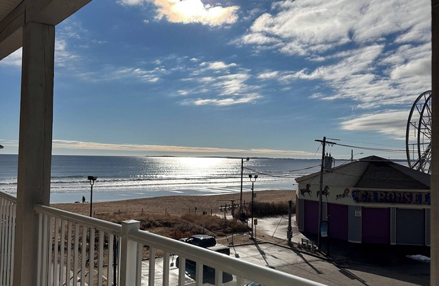 2BR 2Bath Beachfront condo with amazing views in heart of Old Orchard Beach
