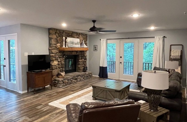 2BR 2Bath Condo Tree top view located at Lake Ouachita..