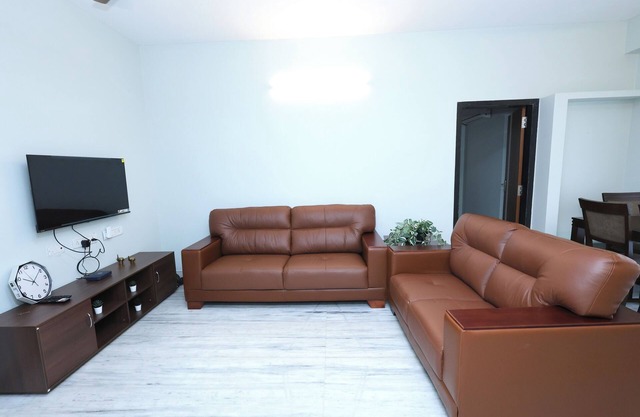 2BR Apartment in chennai/ WIFI/HOUSEKEEPING/FAMILY FRIENDLY