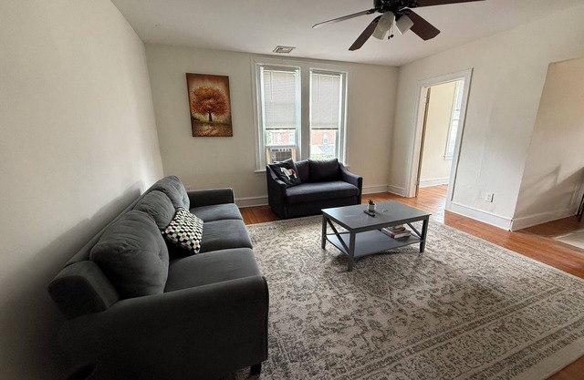 1st floor 1BR Apartment in Elkins Park, Deck