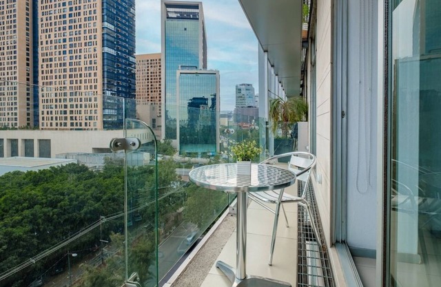 2BR apartment with Jacuzzi - Pool - City Skyline