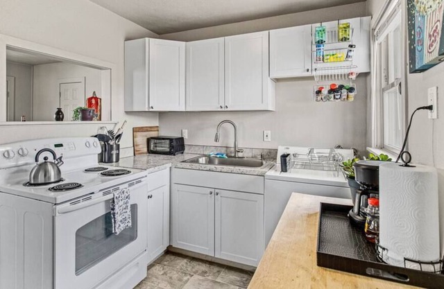 2BR Apt / Near I-90 / No Pets