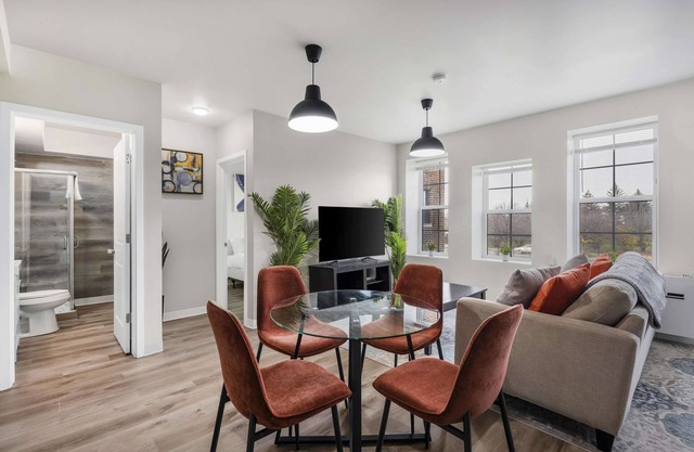 2BR Brand New Apartment Near Henry Ford