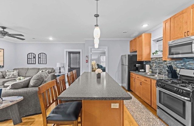 2BR Burlington Apartment!