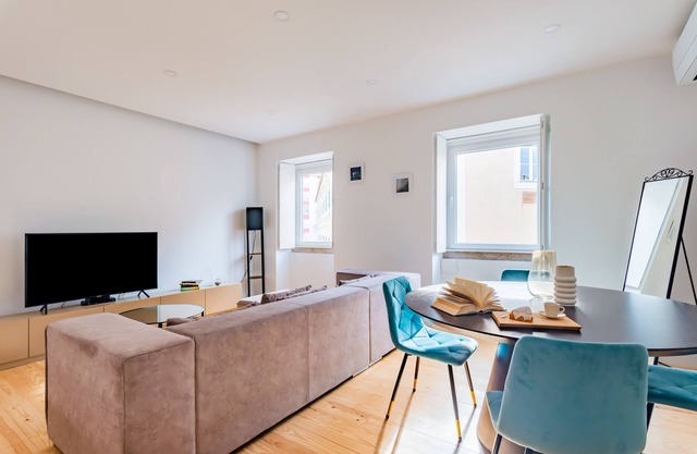2BR Campo de Ourique Living