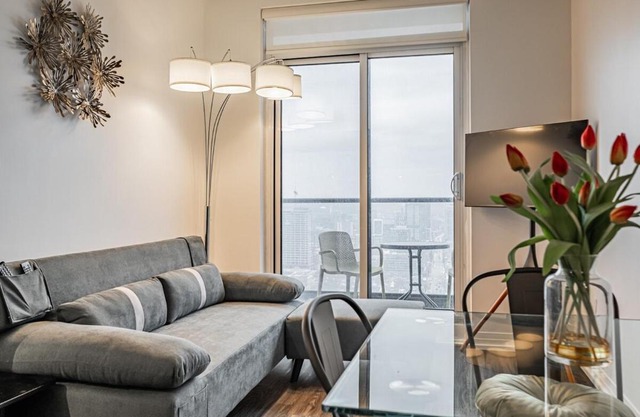2BR Condo close to Eaton Center
