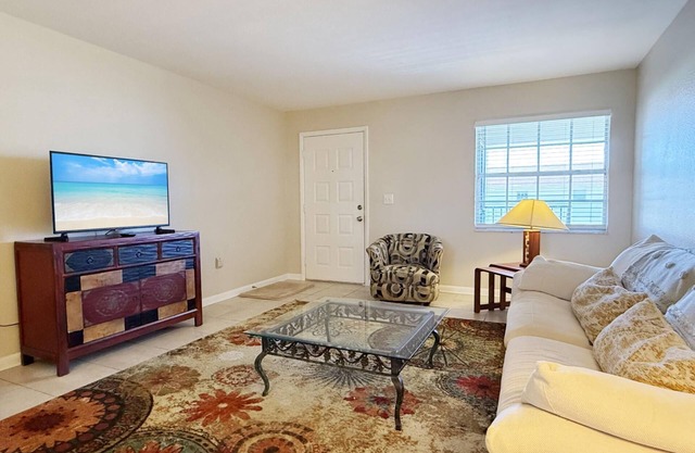 2BR Condo – Clubhouse, Pool, Near Beaches