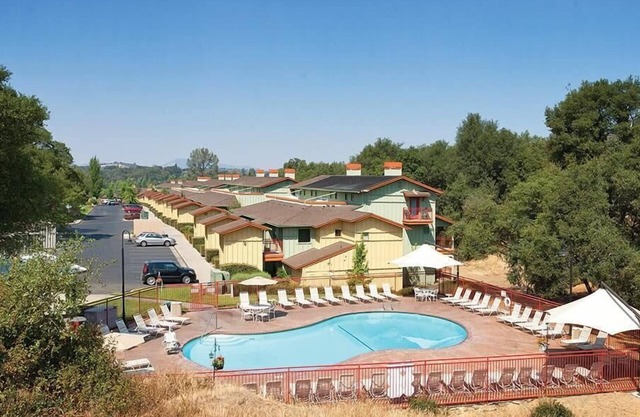 2br Condo Family Fun Pool Side w/ Golf!