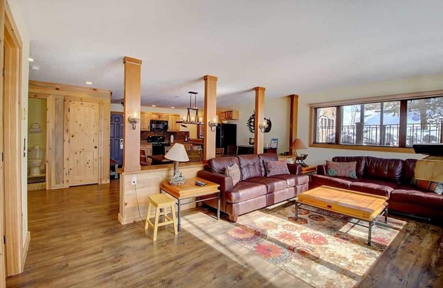 2BR Condo Getaway - Private Hot Tub, Fireplace