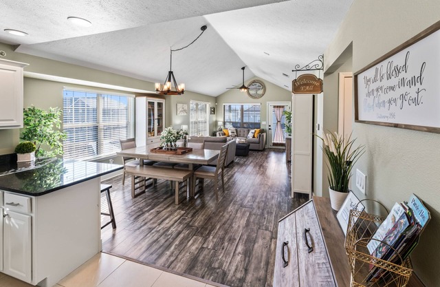2BR Condo ~ Near SDC ~ 2 Pools ~ Golf Onsite ~ FREE TICKETS INCLUDED! (SB 9-5)
