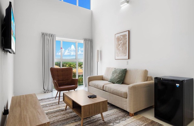 2BR Condo! Resort Pool! BBQ Grill!