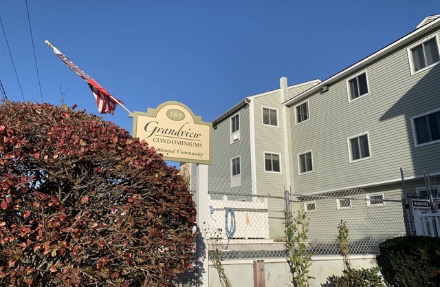 2BR Condo with ocean views