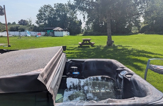2BR Country House property that's dog friendly with hot tub and private pool!