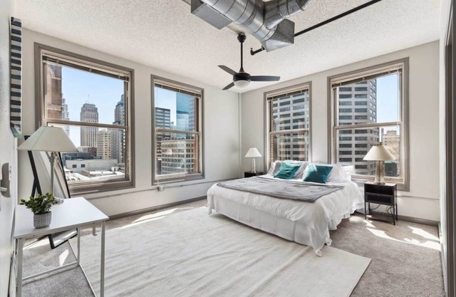 2BR Cozy Downtown Loft with Indoor Pool & Gym