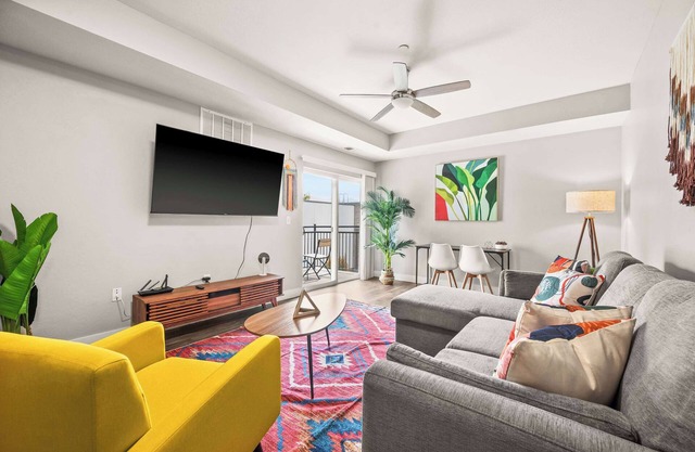 2BR Downtown SLC Hot Tub Free Parking