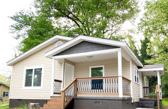 2Br Spartanburg Downtown House