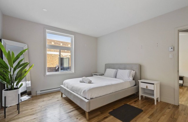 2BR Escape | Sleek Stay in NDG MTL