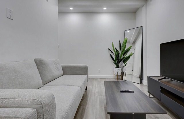 2BR Escape | Sleek Stay in NDG MTL