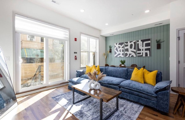2BR | Fairmount Park | 10 mins to DT | Sleeps 10!