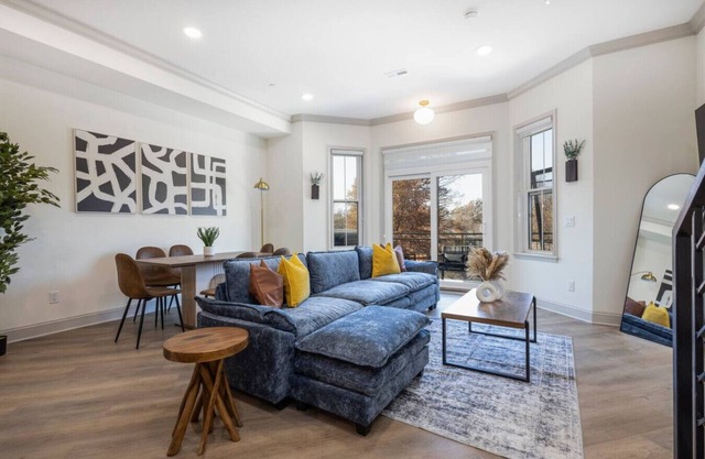 2BR | Fairmount Park | 10 mins to DT | Sleeps 8!