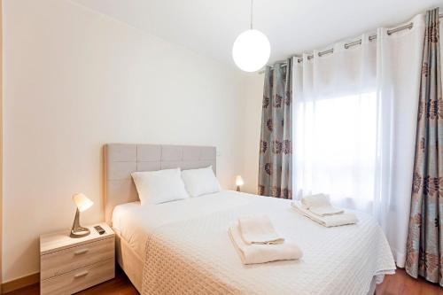 2BR Flat by Metro w/Free Parking by LovelyStay