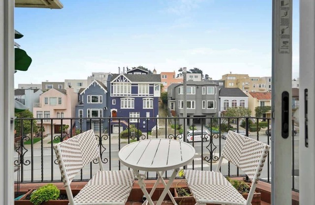 2BR Flat for Corporate Travelers w/ Parking in SF!