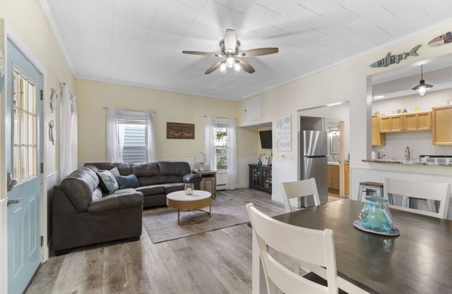 2BR House/10 Min Walk to Pier!
