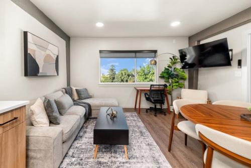 2BR in Downtown with Parking