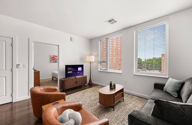 2BR in Heart of Cleveland Near CWRU