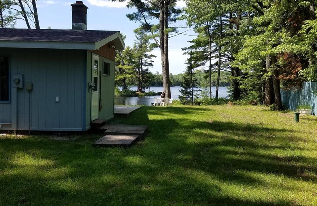 Entfliehen Sie dem Sandy Hollow Lakefront Vacation Home