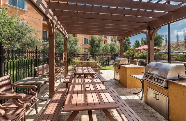 2br Lockoff Condo: Wine Connoisseurs Dream!