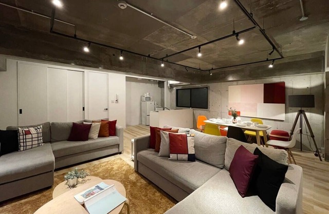 Spacious Family apartment next to Peace Park B