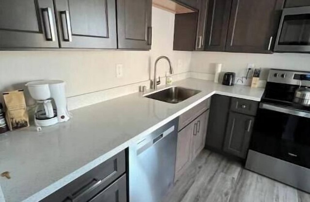2BR near Tacoma Dome, downtown, restaurants & EQC