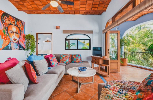 2BR Oasis: Views, Pool, Rooftop, Terrace