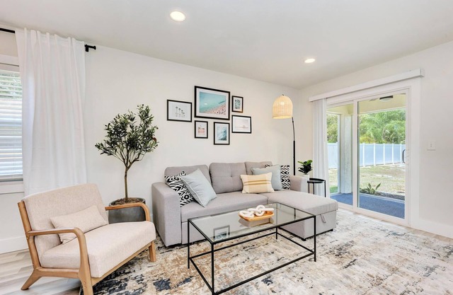 Charming Osprey Home | King & Queen Beds | Sleeps 6