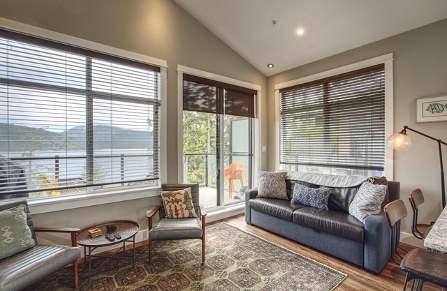2BR - Ocean Front - Pet Friendly - Sleeps 6