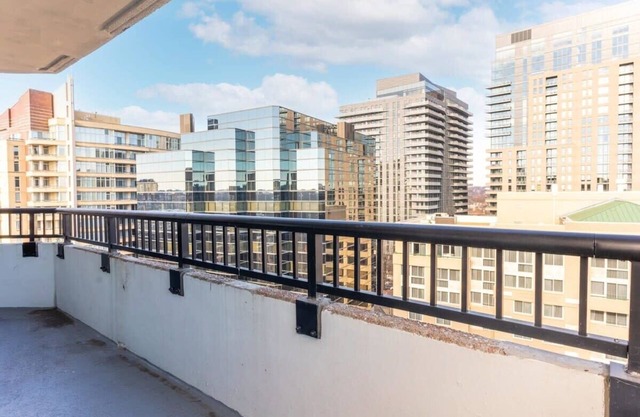 2BR Premium Apartment With Gym, Parking & Pool by ENVITAE