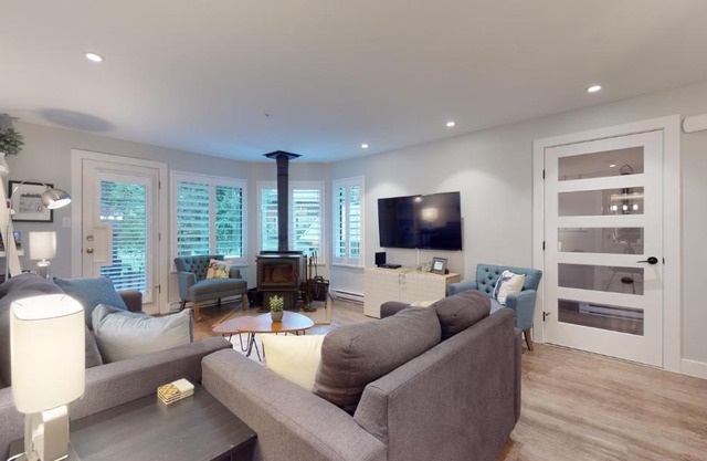 2BR Renovated Townhouse in Benchlands by Harmony Whistler