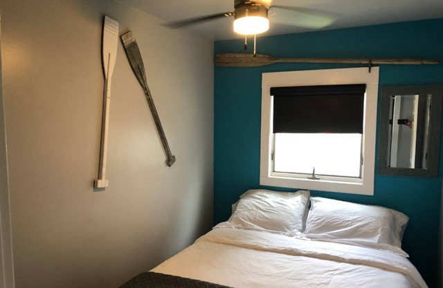 2BR Room at Alexander’s Landing. Walk to Indiana Beach + Pool Access