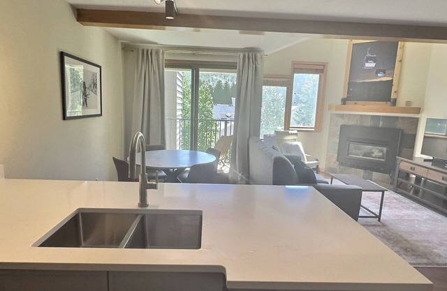 2BR Ski-In Ski-Out Condo with Desirable Amenities