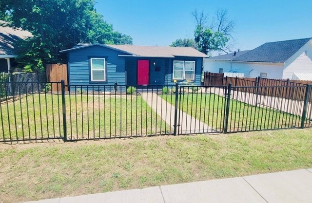 2BR Stockyards Stay | Steps to Shop, Music & Rodeo