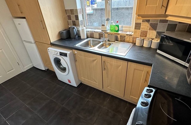 2br Stylish Ormeau Road House
