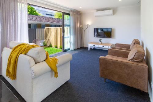 2BR Townhouse, Riccarton Mall, Hagley Park