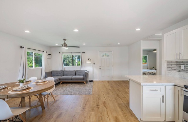 2BR Wahiawa Sleeps 4 + AC WiFi Pet-Friendly Parking