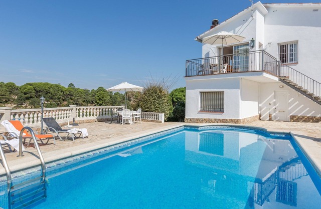 2MARI01 - Casa con 6 habitaciones y piscina privada situada en una zona tranquila